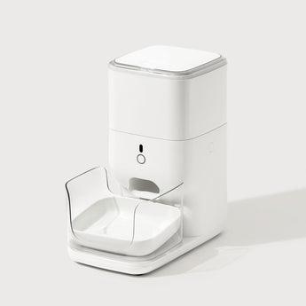 Simplify your pet's mealtime with the CATLINK Feeder Set. 